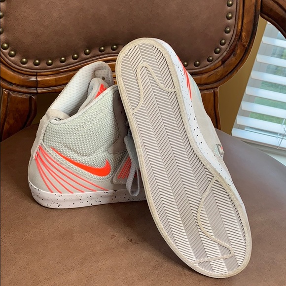 Nike Pink and Grey Shoes Sz. 10.5 Men/12 Women - Picture 4 of 4